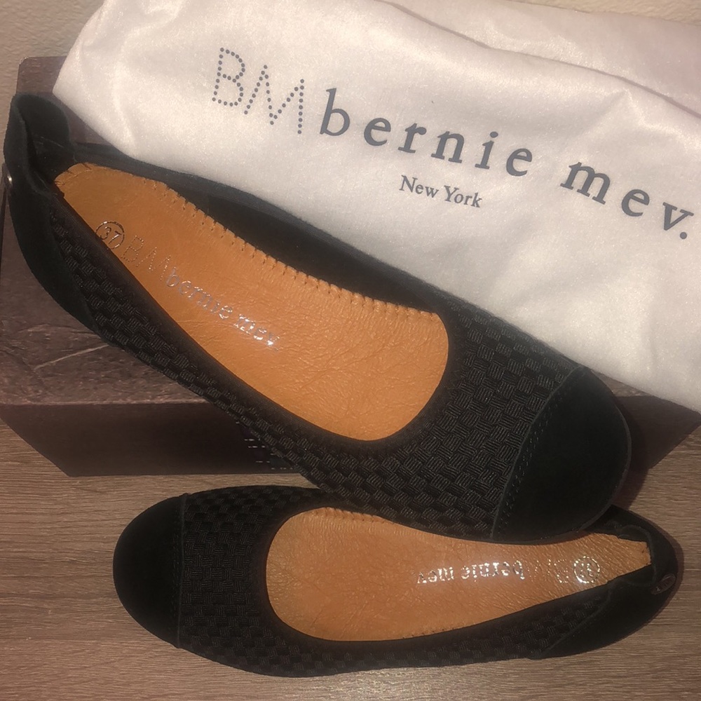 NIB & NWOT bernie mev., brand ballet flats. Black. Womens size 6.5